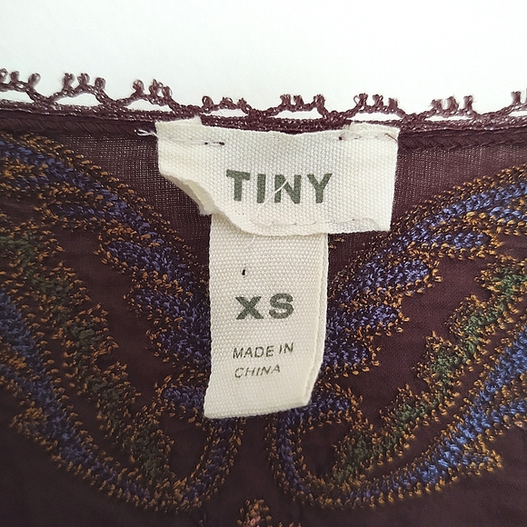 Tiny Brand Embroidered V-Neck Brown Top - Picture 4 of 7